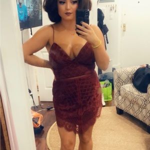 Tobi in hindsight lace bodycon dress color wine size medium